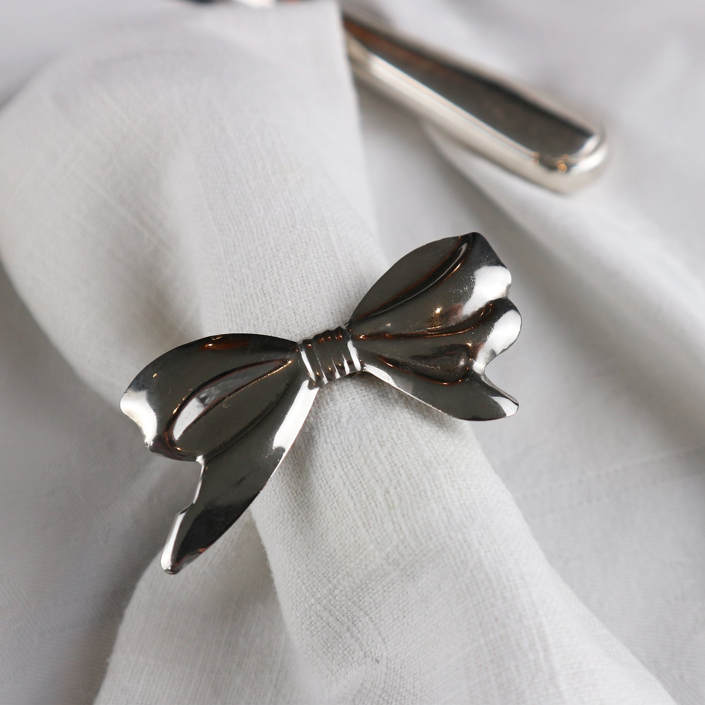 VINTAGE bow napkin rings
