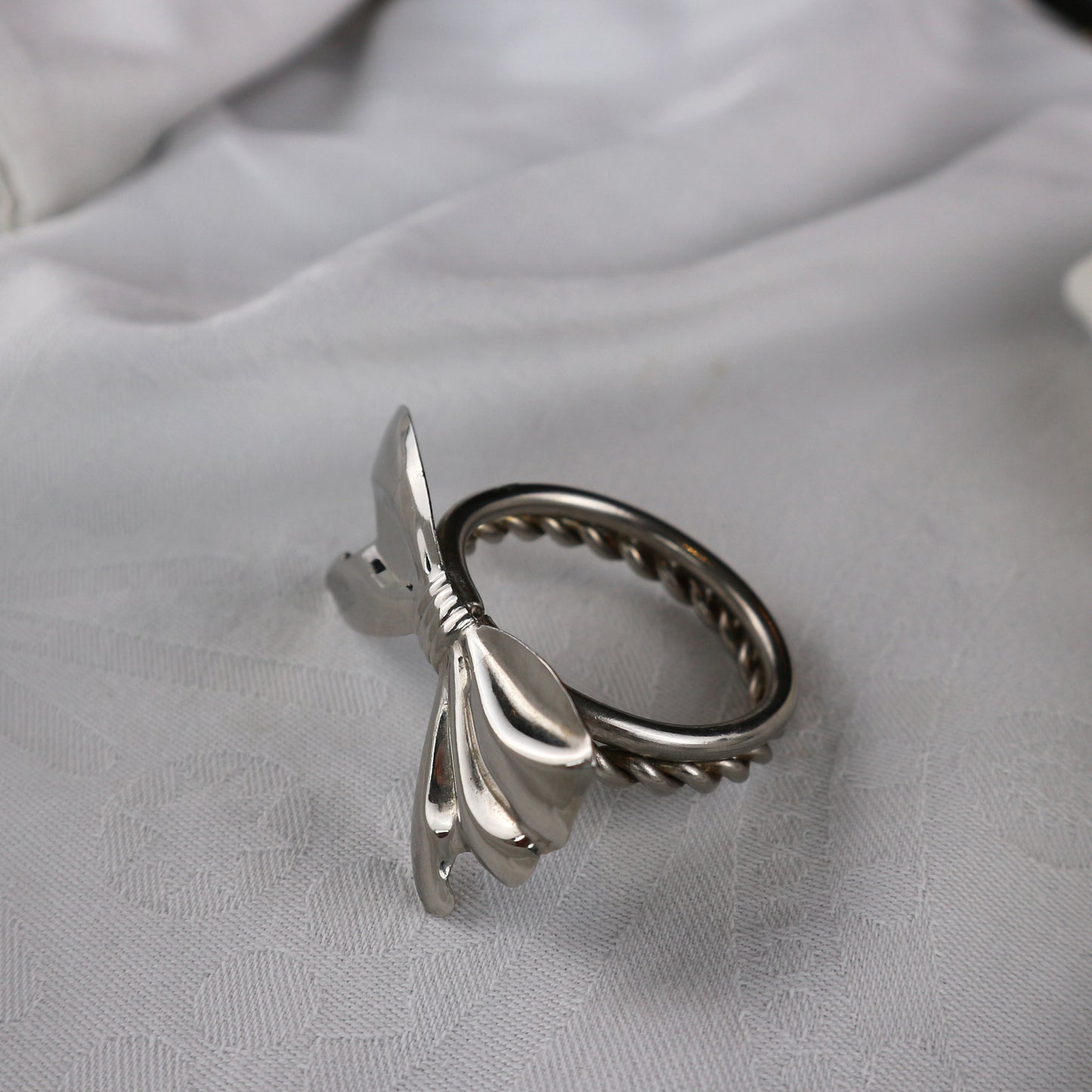 VINTAGE bow napkin rings